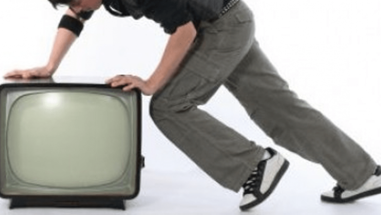 Impactul sedentarismului: O oră de televizor îţi scurtează viaţa cu 22 de minute