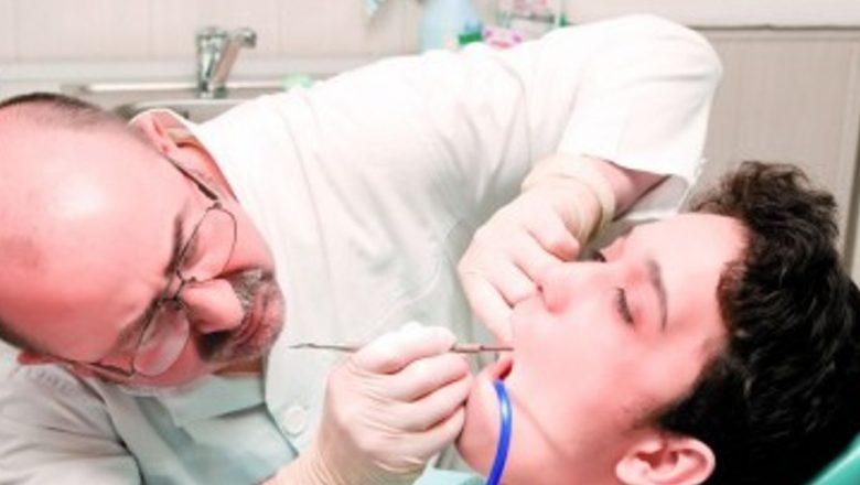 Îngrijirea corectă a coroanelor dentare din porțelan: Ghid complet și recomandări