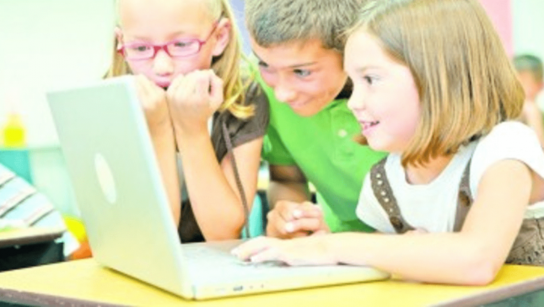 Impactul Internetului asupra Dezvoltării Copiilor: O Sabie cu Două Tăișuri