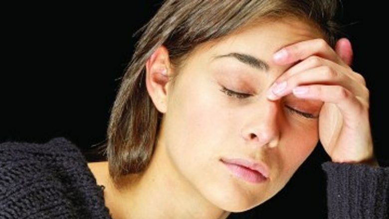 Migrena și Tulburările Hormonale: O Legătură Complexă și Implicații Profunde