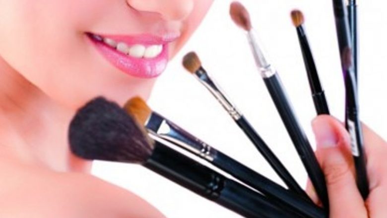 Reguli Esențiale pentru Păstrarea și Îngrijirea Cosmeticelor: Ghid Complet pentru Utilizatori
