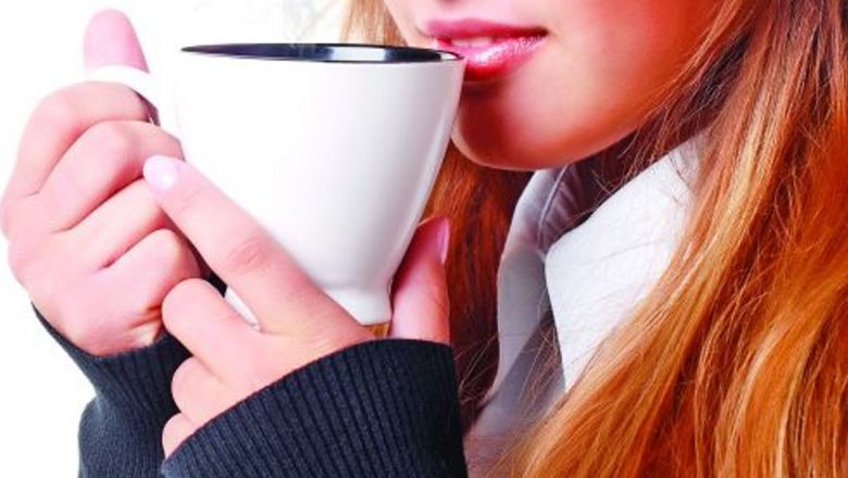 Ceaiuri Naturale pentru Combaterea Răcelii: 5 Infuzii Eficiente și Beneficiile Lor