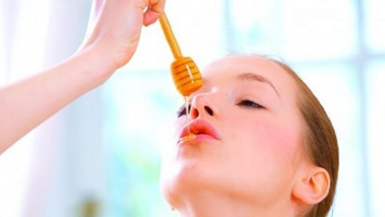 Mierea ca Remediu Natural pentru Buzele Uscate: O Analiză Detaliată