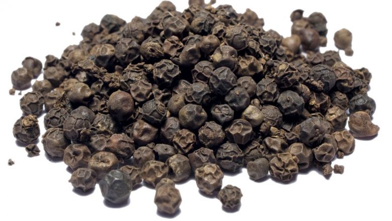 Beneficiile Condimentelor: Cum Piperul Negru și Alte Mirodenii Pot Îmbunătăți Sănătatea Digestivă