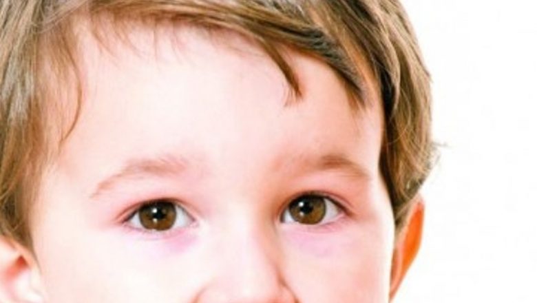 Beneficiile surprinzătoare ale înlocuirii zahărului cu mierea de albine: O alegere sănătoasă pentru un stil de viață echilibrat