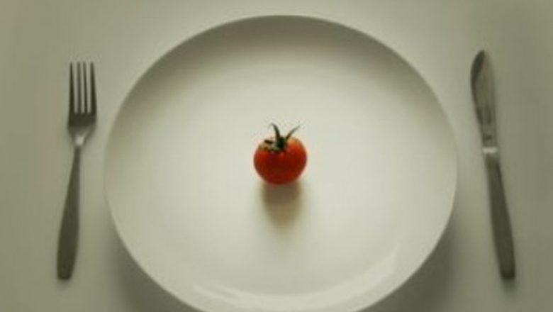 Beneficiile înfometării: Cum dieta cu calorii reduse poate prelungi viața și proteja sănătatea