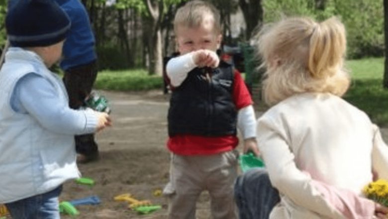 Învățând să ne jucăm: Impactul jocului în parc asupra dezvoltării copiilor