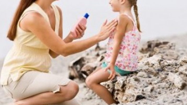 Importanța aplicării corecte a loțiunii de plajă: o analiză detaliată a protecției solare