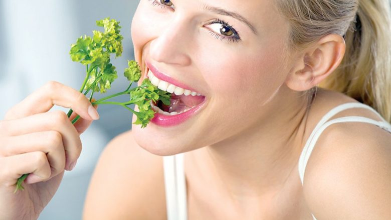 Beneficiile înlocuirii sării cu ierburi aromatice: O abordare sănătoasă pentru dietă și stil de viață