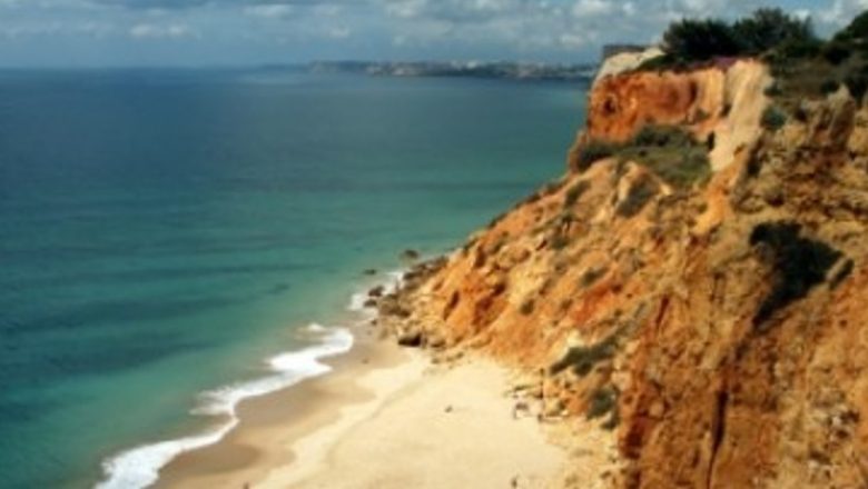 Descoperă Portugalia: 10 Atragătoare Destinații Turistice de Neratat și Cultura Fascinantă a Țării