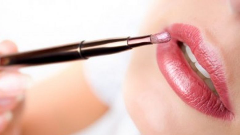 Impactul Triclosanului: O Analiză Detaliată a Riscurilor Asociate cu Folosirea Rujurilor