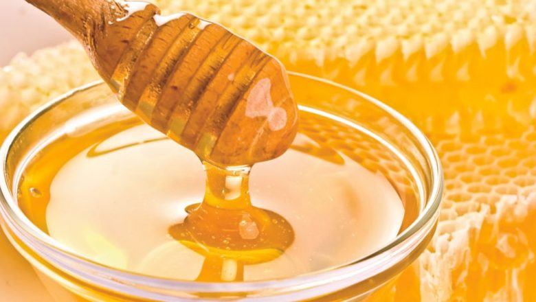 Mierea – Remediul Natural Eficient pentru Tusea la Copii: O Analiză Detaliată a Studiilor și Implicațiilor