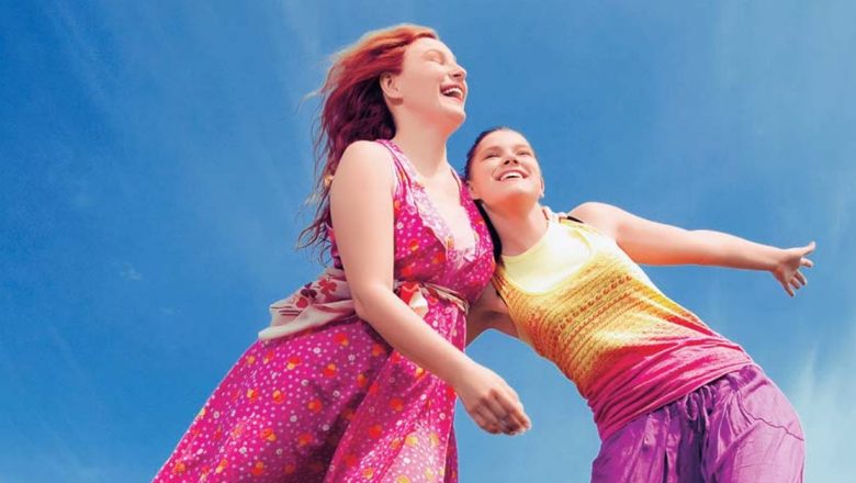 Dezvoltarea Feminității: Contestarea Prejudecăților Asupra Femeilor în Societate