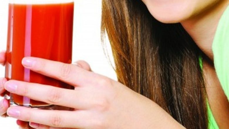Beneficiile sucului de roșii în combaterea migrenelor: O analiză detaliată și recomandări nutriționale