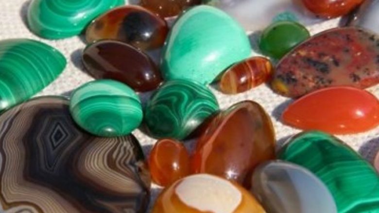 Cristaloterapia: O Abordare Alternativă în Vindecare prin Pietre Prețioase