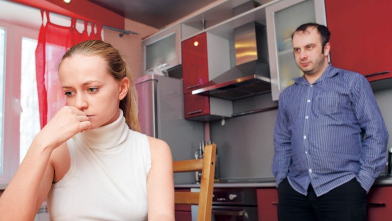 Despărţiţi, dar sub acelaşi acoperiş: O analiză a convieţuirii post-divorţ