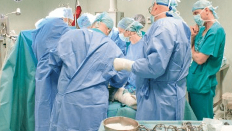 Operație de Reconstrucție a Bazinului: O Intervenție Medicală Complexă și Provocările Asociației cu Boala Hidatică