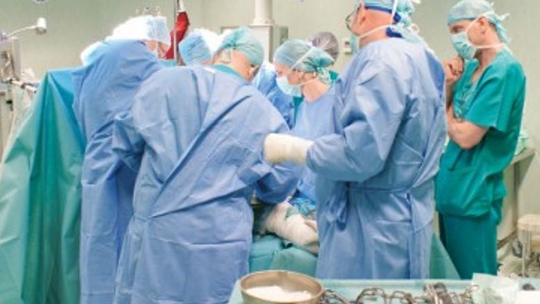 Operația Unică de Reconstrucție a Bazinului: O Poveste de Supraviețuire și Inovație Medicală