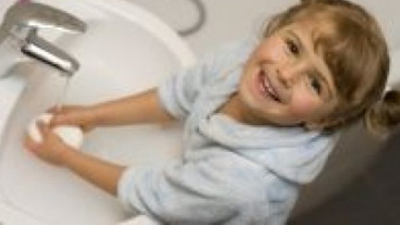Importanța Educației în Igienă pentru Copii: Cum Să Îi Învățăm pe Cei Mici Reguli Esențiale