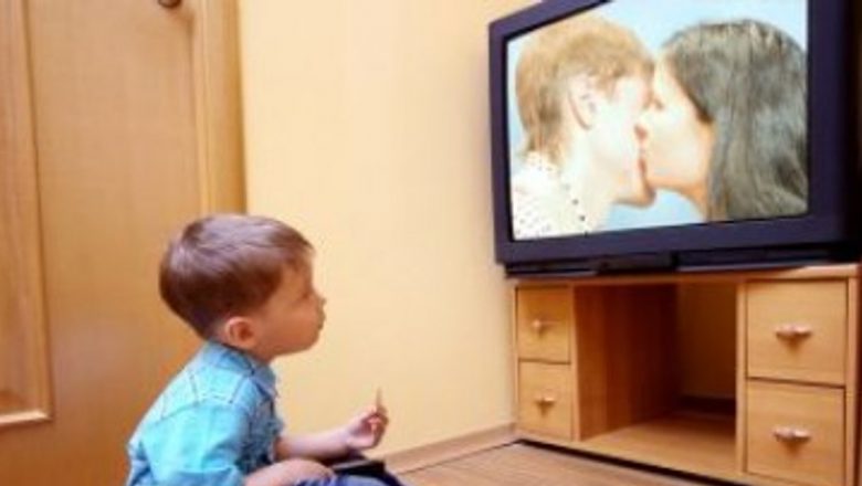Impactul Televizorului Asupra Dezvoltării Copiilor: O Analiză Detaliată a Studiilor și Implicațiilor