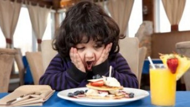 Impactul obiceiurilor alimentare ale părinților asupra sănătății copiilor: De ce nu trebuie să forțăm copiii să mănânce tot din farfurie