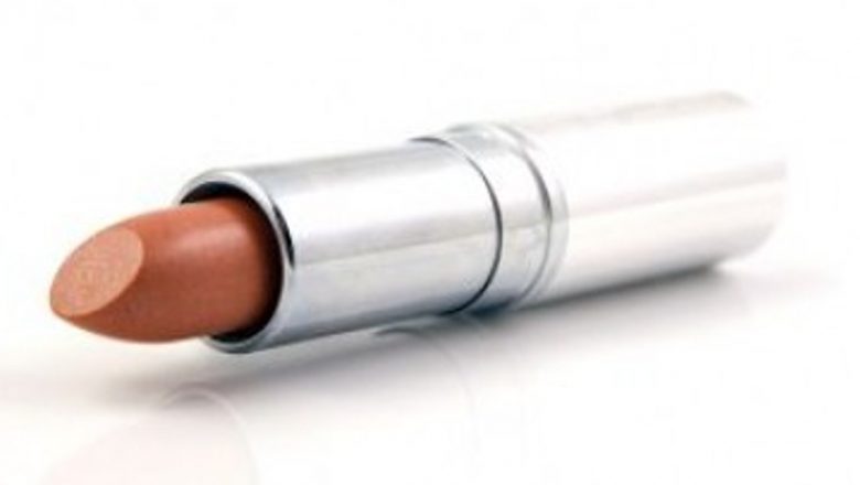 Rujurile de buze: O analiză profundă a riscurilor ascunse în produsele cosmetice de zi cu zi