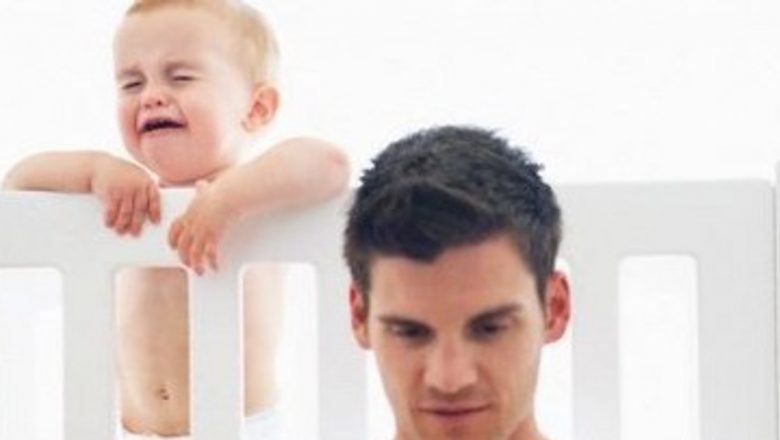 De ce bărbaţii par imuni la plânsetele bebeluşilor: O analiză a răspunsului emoţional diferit între sexe