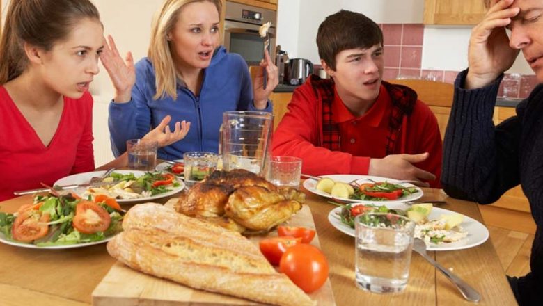 Cum să Împaci Vrajbele Familiale: Strategii pentru Reuniuni de Succes