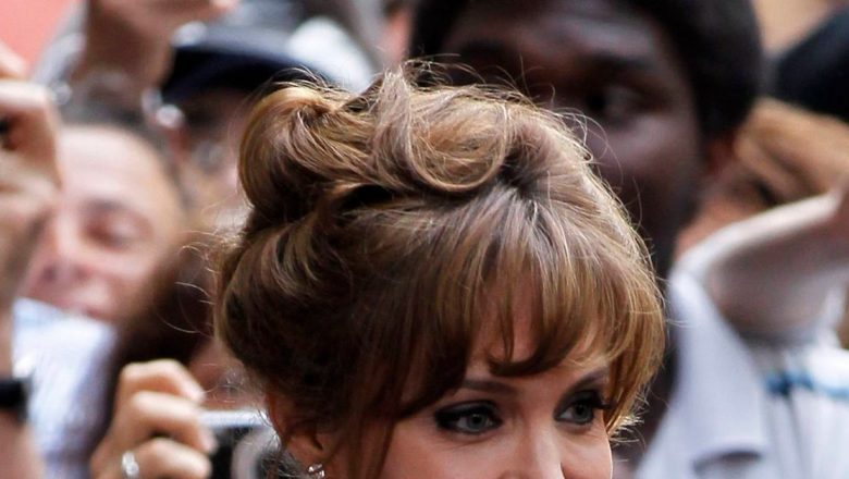 Decizia Angelinei Jolie de a-și face dublă mastectomie: O analiză a impactului și implicațiilor medicale și sociale