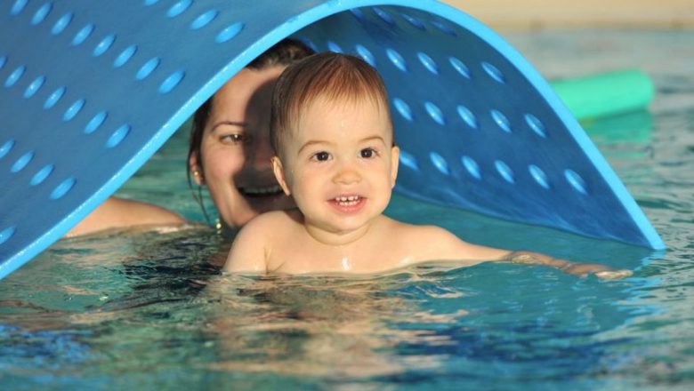 Beneficiile terapiei acvatice pentru bebeluși: O privire detaliată asupra programelor Baby Spa