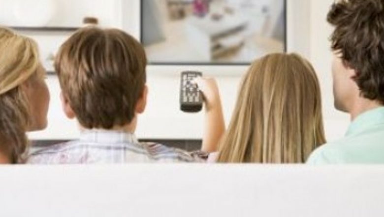 Efectele Televizorului asupra Copiilor: O Analiză Detaliată a Impactului asupra Sănătății și Bunăstării