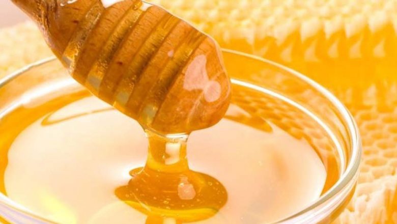Apiterapia: Secretul Frumuseții Naturale și Beneficiile Mierei pentru Tenul Tău