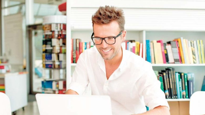 Popularitatea pe Internet: O Iluzie a Fericirii? Analiza Impactului Relațiilor Virtuale