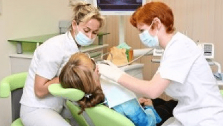 Carii dentare: Cum transmiterea bacteriilor prin sărut poate afecta sănătatea orală a celor dragi