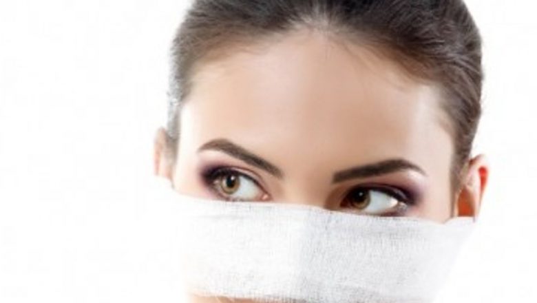 Rinoplastia: Tot ce trebuie să știi despre riscuri, recuperare și implicații estetice