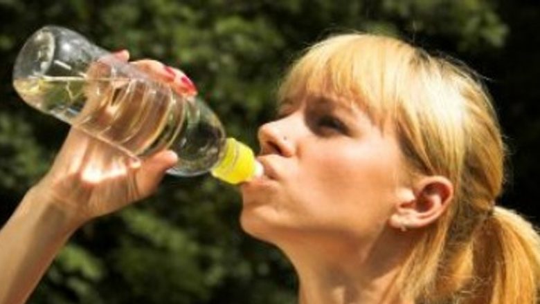 Alimentele care “ard” grăsimea: Cum să aromatizăm apa pentru a sprijini metabolismul