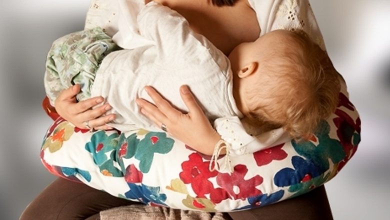 Alăptatul în public: O dezbatere între normalitate și tabu