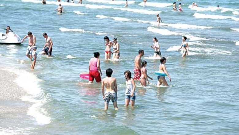 Impactul apei de piscină asupra pielii: Ce riscuri și cum ne protejăm