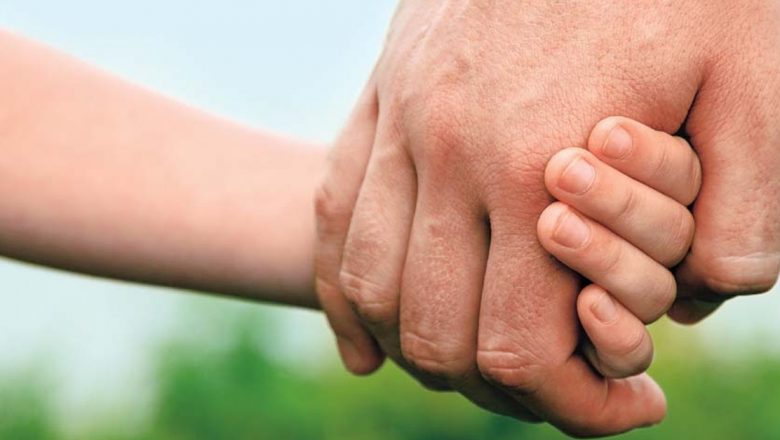 Ghidul Părintelui Modern: 5 Secrete pentru a Crește Copii Fericiți și Independenți