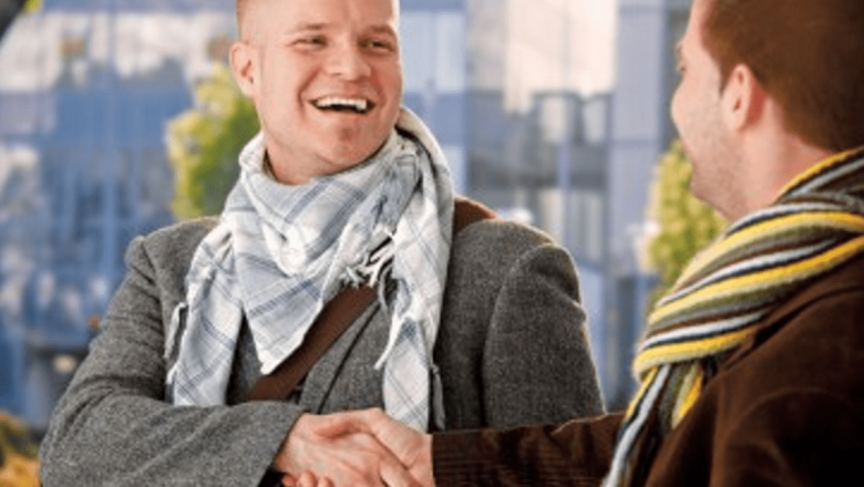 Strângerea de Mână: O Fereastră Spre Sănătatea Noastră Mentală și Fizică
