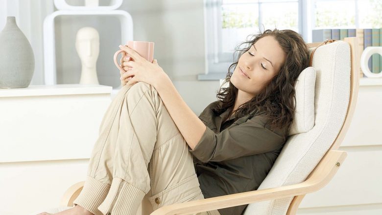 Ceaiul de Sunătoare: Beneficii, Implicații și Emoții în Contextul Ayurvedic