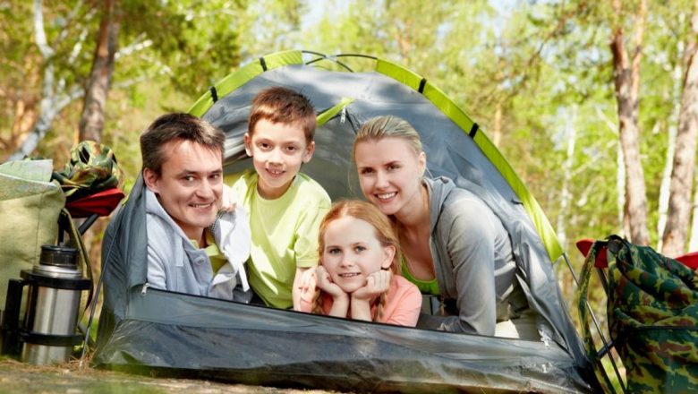 Beneficiile unei vacanțe cu cortul pentru adolescenți: O aventură educativă în natură