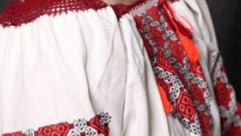 Monica Mădaş: Turneul “Roots Revival Romania, Colors of Maria” – O Călătorie Muzicală prin Tradiții și Inovație