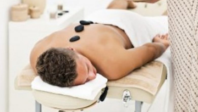 Masajul cu pietre calde: O terapie holistică pentru stres și relaxare profundă
