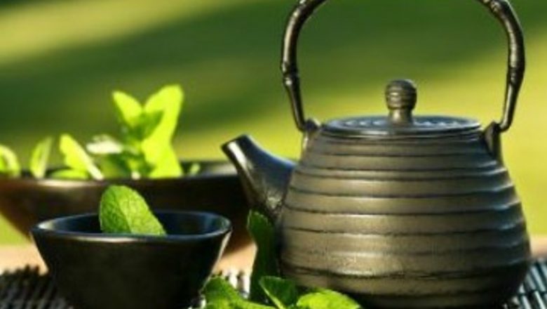 Ceaiul Verde: O Speranță Promițătoare în Lupta Împotriva Cancerului