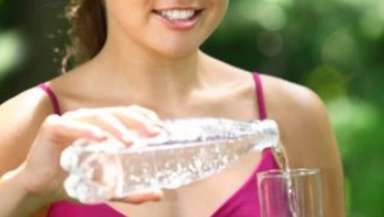 Cum Consumul de Apă Poate Sprijini Procesul de Slăbire: O Analiză Detaliată