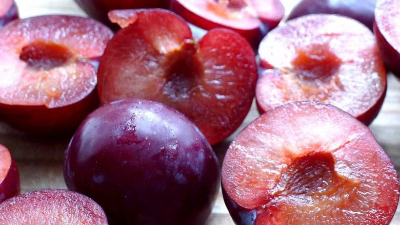 Prunele: Superfructul care previne anemia și aduce numeroase beneficii pentru sănătate