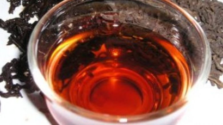 Ceaiul Negru și Impactul Său Asupra Riscului de Diabet: O Analiză Detaliată