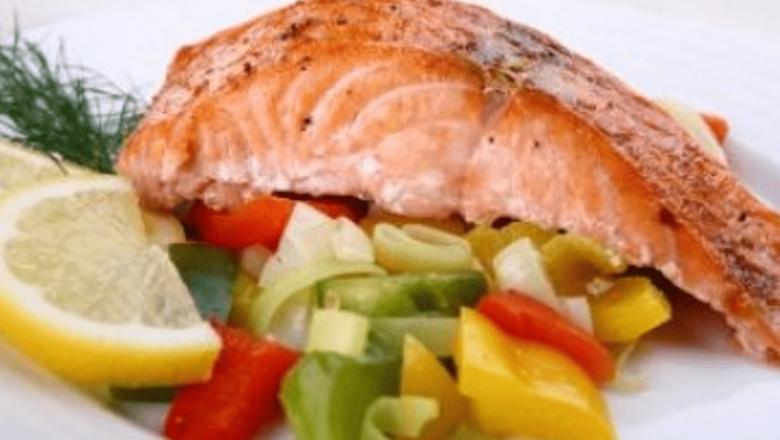 Strategii Nutriționale pentru Menținerea Activității la Vârste Înaintate: Rolul Proteinelor și Sursele Alimentare Esențiale