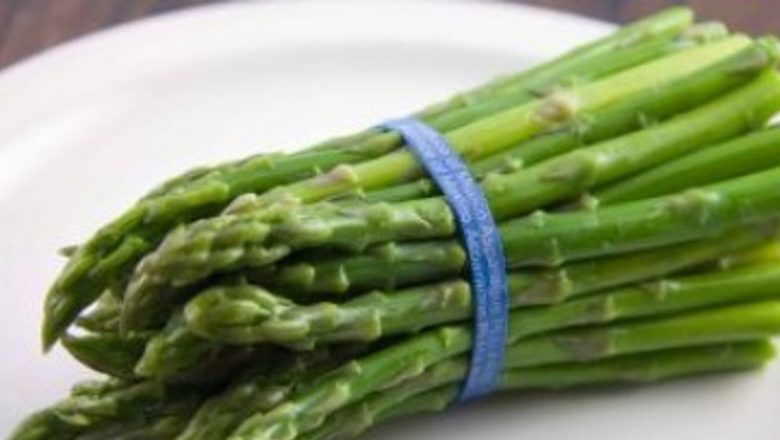 Sparanghelul: O Delicatesă Nutritională cu Beneficii Remarcabile pentru Sănătate